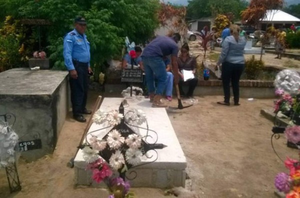 Exhuman víctimas de banda supuestamente liderada por juez municipal y exregidor de El Negrito, Yoro
