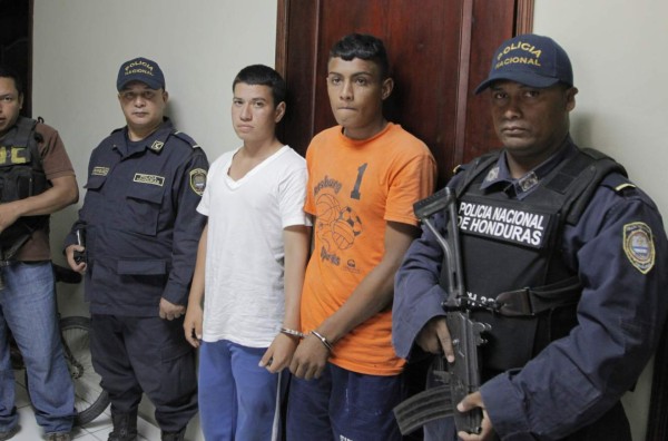 Detienen a chapín y un hondureño cuando asaltaban en El Porvenir