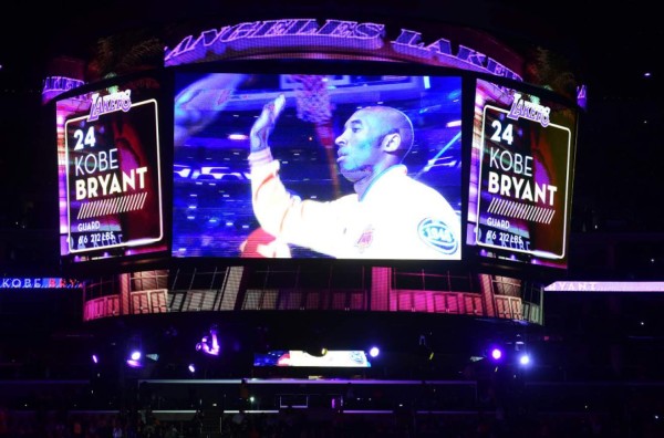 NBA: Spurs y Raptors rinden emotivo homenaje a Kobe Bryant