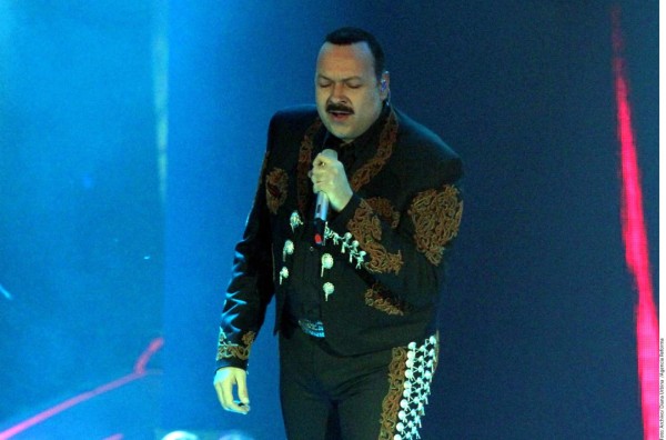 Pepe Aguilar cede todas sus ganancias a los damnificados