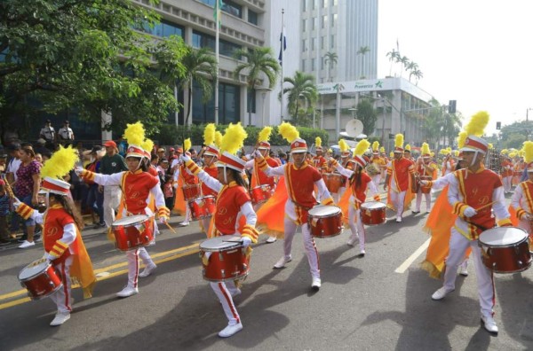 Civismo y lucidos desfiles por la Independencia de Honduras