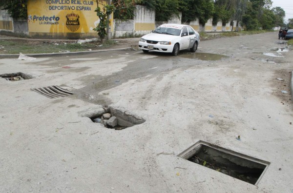 Piden instalación de rejas y tapaderas en la colonia Luisiana