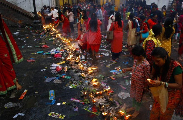 Hindúes ayunan en Nepal para satisfacer a dios Shiva