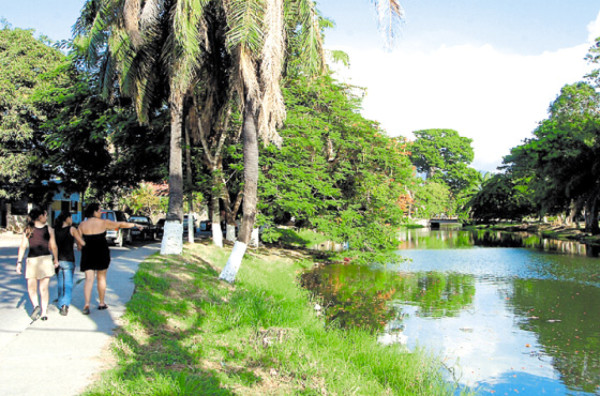 La Ceiba seduce vestida de paisajes frente al mar