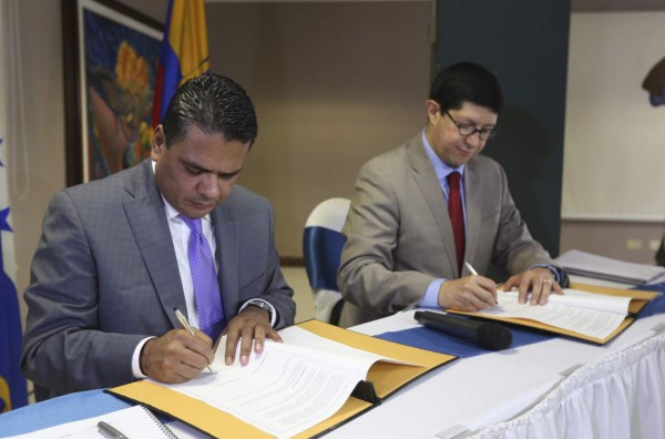 Ecuador y Honduras firman convenio en la primera ronda