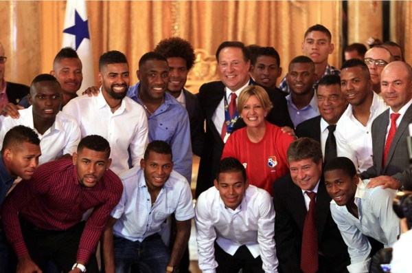 Gobierno de Panamá premia a los jugadores de su selección