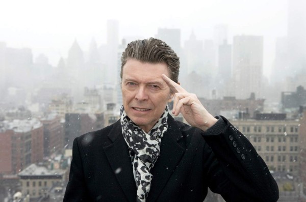 La vida de David Bowie fue consumida por el sexo y las drogas, según un libro