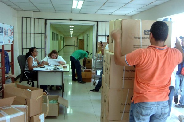 Llega primer lote de medicamentos de 2015 al Hospital Regional Atlántida