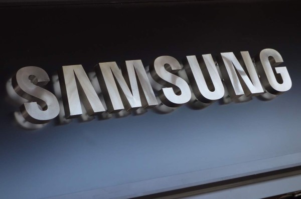 Samsung cambia su logo en anticipación a teléfono plegable