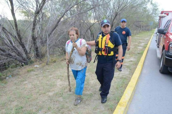 Hondureña sobrevive de milagro al cruzar el Río Bravo