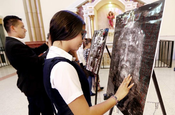 Réplica de la Sábana Santa se aprecia en la Basílica de Suyapa