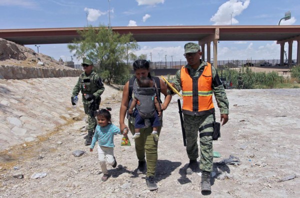 Militares mexicanos detienen a hondureños en frontera con EEUU