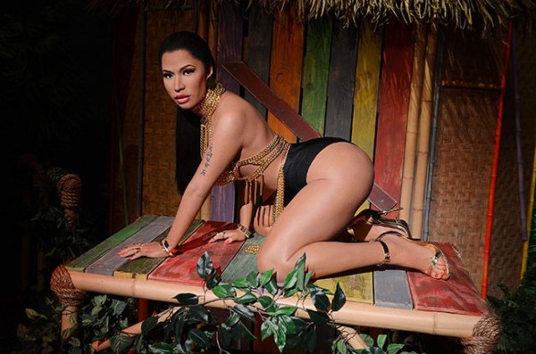Estatua de Nicki Minaj causa revuelo por fotos obscenas