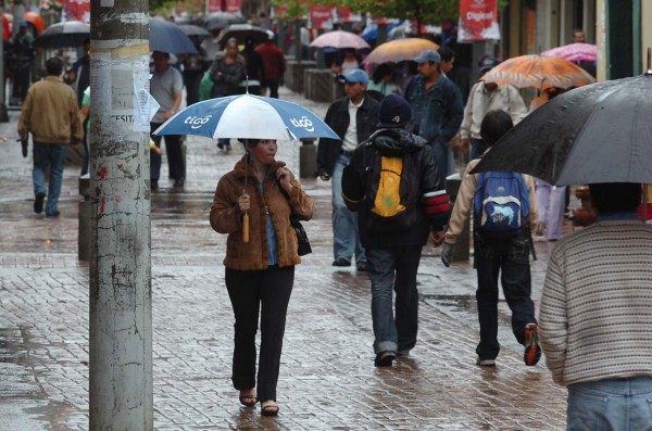 Onda tropical dejará lluvias hoy y mañana en Honduras