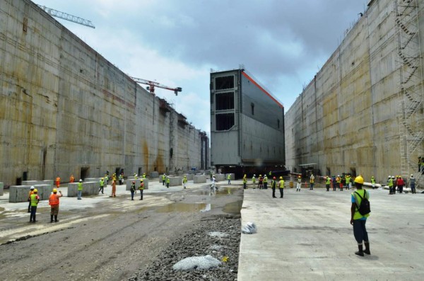 Canal de Panamá y EUA firman acuerdo para construir terminal de gas licuado