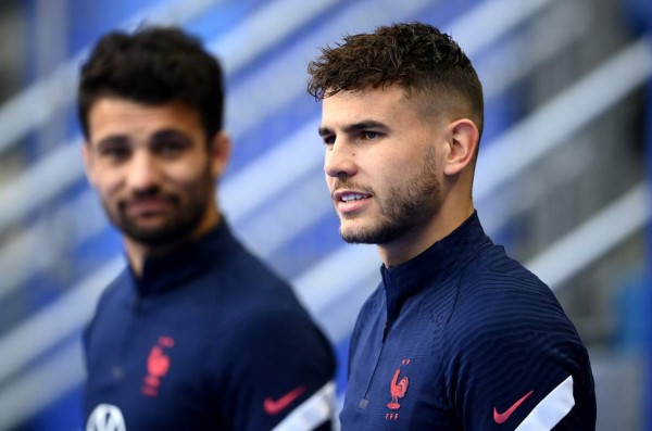 France's defender Leo Dubois (L) and France's defender Lucas Hernandez arrive for a training session at the Stade de France in Saint-Denis, north of Paris on June 7, 2021, on the eve of the friendly football match between France and Bulgaria. (Photo by FRANCK FIFE / AFP)