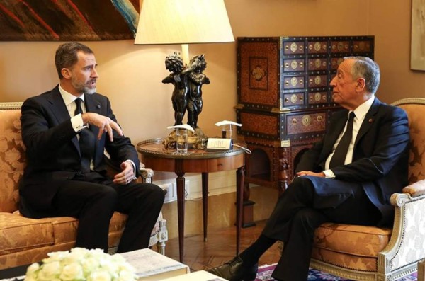 Presidente de Portugal transmite a Felipe VI que no reconocen independencia de Cataluña