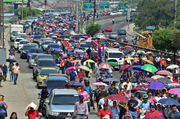 Maestros de Honduras anuncian protestas para mañana lunes