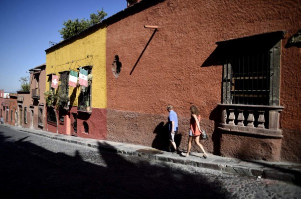 View of a street in San Miguel de Allende, Guanajuato state, Mexico, on March 22, 2017. San Miguel de Allende is a city with a large population of retired US citizens. / AFP PHOTO / ALFREDO ESTRELLA (Photo credit should read ALFREDO ESTRELLA/AFP/Getty Images)