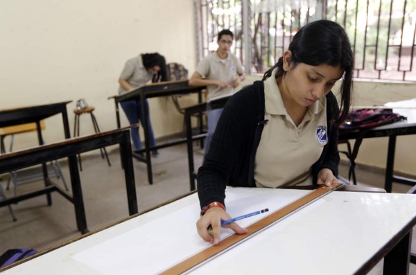 Los últimos 1,936 maestros se graduarán en noviembre