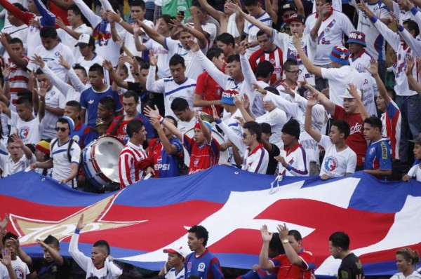Oficial: Afición regresa a los estadios de Honduras; menores de edad no ingresarán