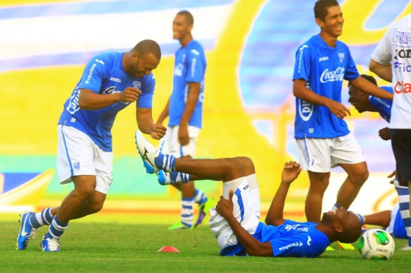 La Selección de Honduras pide canales catrachos en Brasil