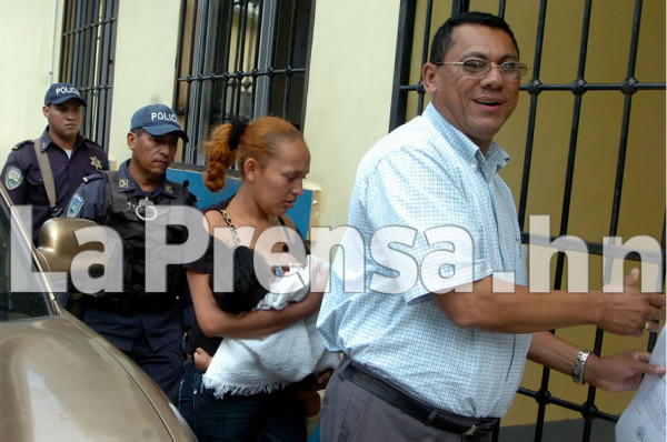 Detienen a madre hondureña acusada de matar a su hija a golpes