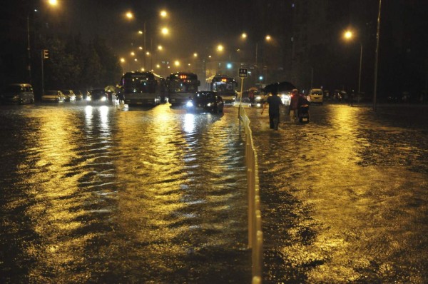 Hallan muertos a cinco desaparecidos por inundaciones en Pekín