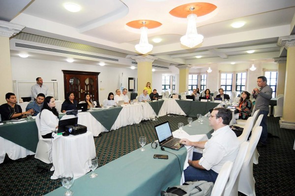 TG3002- TEGUCIGALPA (HONDURAS), 19/9/2018.- Foto panorámica, de la reunión, hoy miércoles 19 de septiembre de 2018. el Comité Científico de la Convención Interamericana para la Protección y Conservación de las Tortugas Marinas (CIT) clausuró hoy su XV reunión en Honduras, con la preocupación por la baja en el depósito de nidos de la tortuga laúd en el Caribe. EFE/Humberto Espinoza