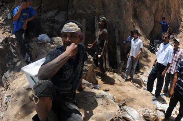 Incertidumbre en rescate de dos mineros en Honduras