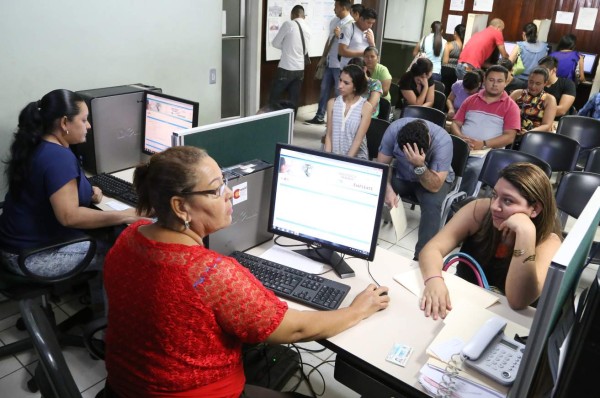 Ofertan diez mil nuevas plazas para estudiantes