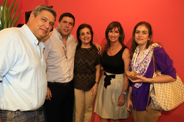Juan Carlos Sabillón con Aldo y Claudia Piaggio, Irma Molina y Ruth Marie Sabillón.