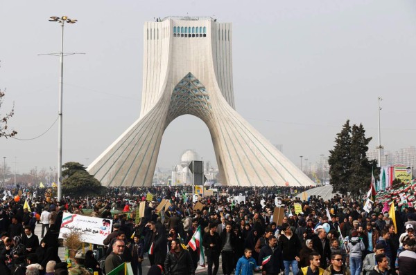 Irán conmemora su revolución y denuncia las 'amenazas' de Trump