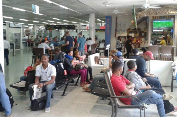 Suspenden vuelos en aeropuertos de La Ceiba y Roatán