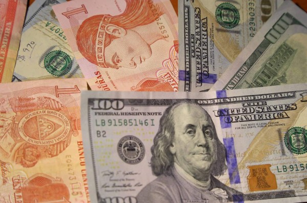 Precio del dólar inicia estable la semana en Honduras