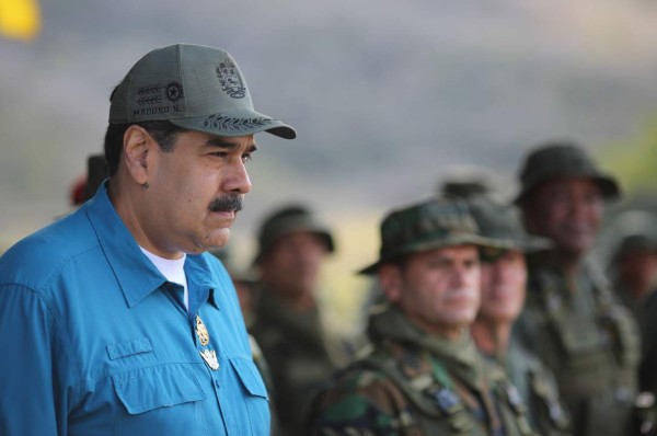 Maduro pide ayuda al Papa Francisco para convocar al diálogo en Venezuela