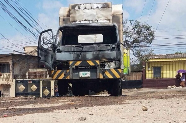 Incendian otro camión repartidor de productos lácteos en Tegucigalpa