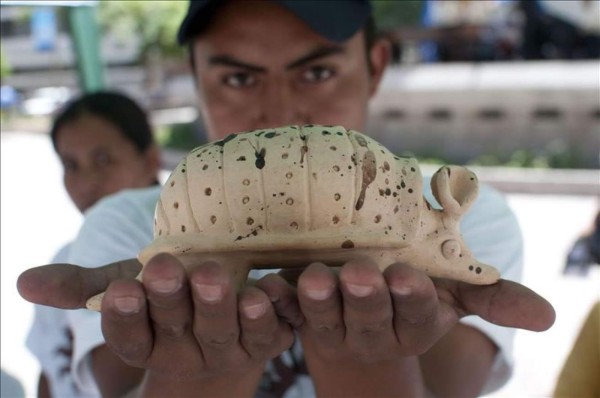 Artesanos lenca de Honduras exhiben sus creaciones
