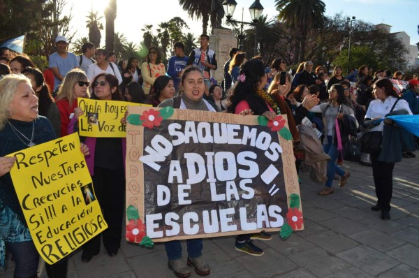 Prohíben en Argentina la enseñanza de religión en escuelas