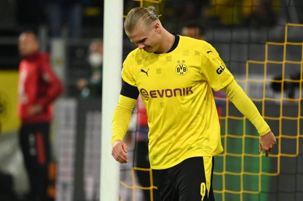 Dortmund's Norwegian forward Erling Braut Haaland reacts after a goal was disallowed during the German Supercup football match BVB Borussia Dortmund vs FC Bayern Munich in Dortmund, on August 17, 2021. (Photo by Ina Fassbender / AFP) / DFL REGULATIONS PROHIBIT ANY USE OF PHOTOGRAPHS AS IMAGE SEQUENCES AND/OR QUASI-VIDEO
