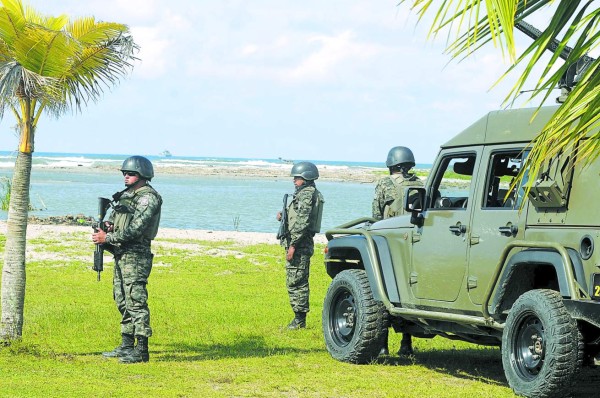 Hoy sigue búsqueda de narcosubmarino en Caribe hondureño