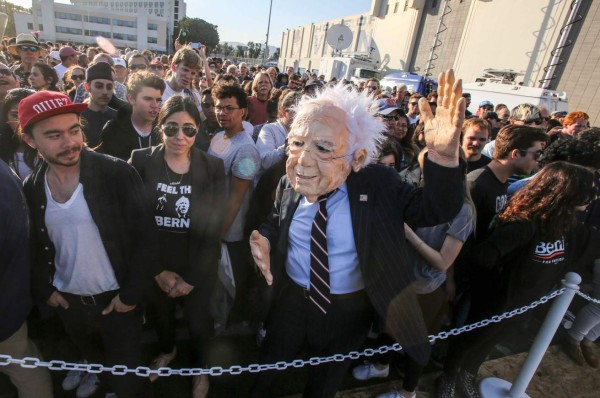 Bernie Sanders busca 'revolucionar' California con el apoyo de los hispanos