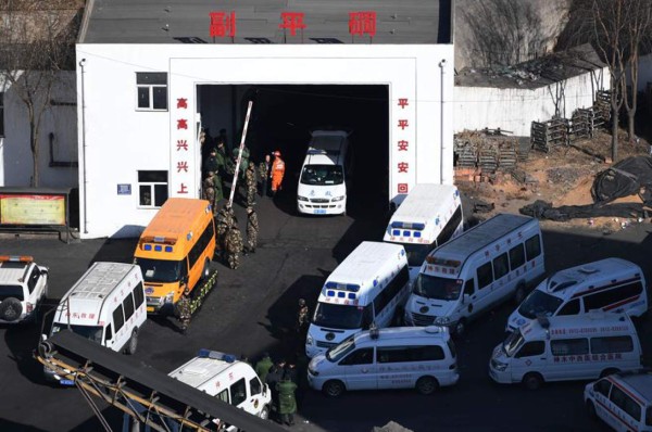 Mueren 21 trabajadores tras colapso de una mina de carbón en China