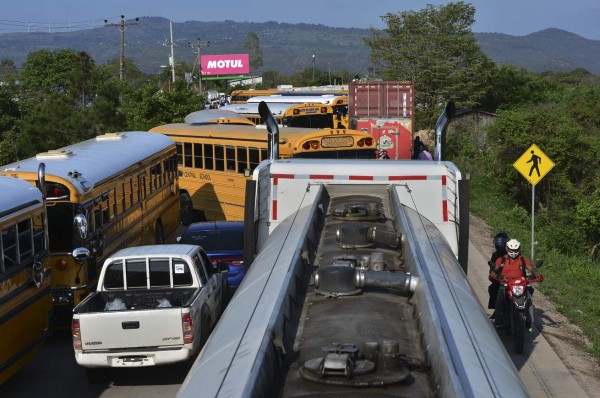 Un bono de L7,000 y no pagar matrícula exigen conductores