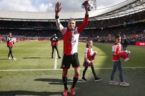 El holandés Robin Van Persie se retiró del fútbol con el club en el que debutó