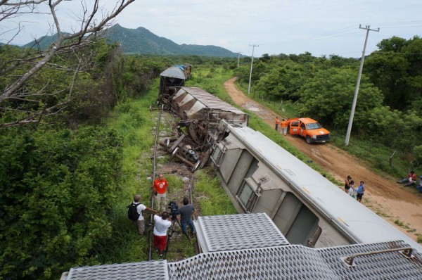México busca proteger a los migrantes en tren de 'La Bestia'
