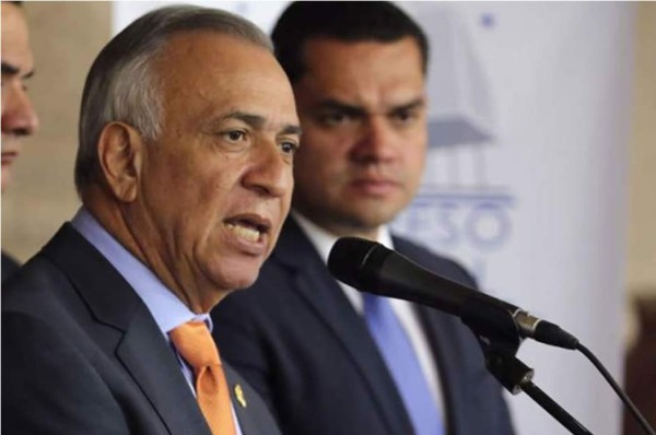 Mauricio Oliva anuncia que quedó derogado artículo 335-B en nuevo Código Penal