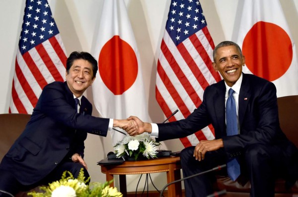 Obama y Abe rinden homenaje a las víctimas de Pearl Harbor