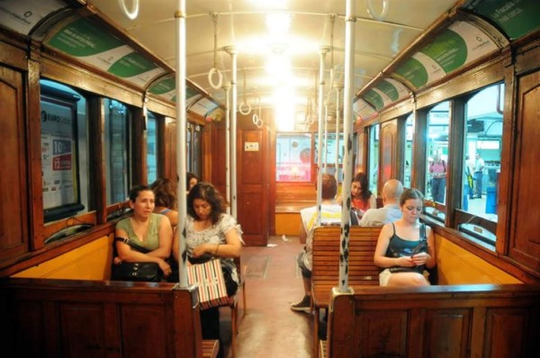 Subastan por primera vez en internet viejos vagones del metro de Buenos Aires