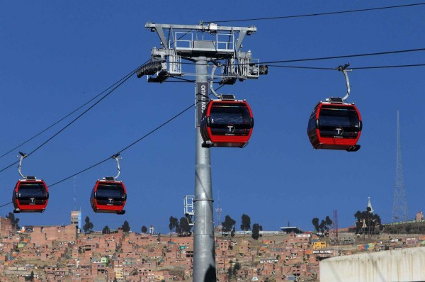 Bolivia inaugura teleférico entre La Paz y El Alto